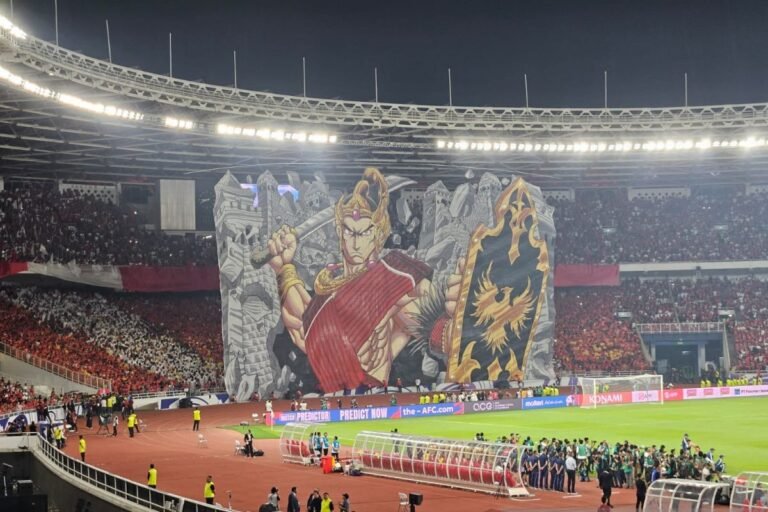 Here are some alternate title suggestions for “Koreografi Berhias Tifo Pendekar Wayang Warnai Laga Indonesia vs China”:

1. “Gerakan Tifo Pendekar Wayang: Memukau dalam Duel Indonesia vs China”
2. “Tanda Hormat Tifo Pendekar: Warna dan Gerakan di Pertandingan Indonesia vs China”
3. “Karya Tifo Pendekar Wayang: Meriahkan Aksi Indonesia vs China”
4. “Seni Gerak Tifo: Perpaduan Tradisi Wayang di Pertandingan Indonesia vs China”
5. “Koreografi Berani: Tifo Pendekar Wayang di Pertarungan Indonesia dan China”
6. “Harmoni Warna dan Gerak: Tifo Pendekar di Sesi Laga Indonesia vs China”
7. “Pesona Tifo Pendekar Wayang: Menghidupkan Spirit Laga Indonesia melawan China”

Feel free to customize any of these suggestions!