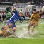 Berikut adalah beberapa alternatif judul untuk "PSIM Pertimbangkan Stadion Manahan Jadi Kandang Alternatif":

1. "PSIM Evaluasi Stadion Manahan Sebagai Kandang Cadangan"
2. "Stadion Manahan Jadi Pilihan PSIM Sebagai Kandang Alternatif"
3. "PSIM Maestros, Stadion Manahan Dipertimbangkan Sebagai Kandang Sementara"
4. "Alternatif Kandang: PSIM Lirik Stadion Manahan"
5. "PSIM Tinjau Stadion Manahan Sebagai Opsi Kandang"
6. "Stepping Stone: PSIM Pertimbangkan Menjadikan Stadion Manahan Kandang Baru"

Silakan pilih atau sesuaikan dengan kebutuhan!