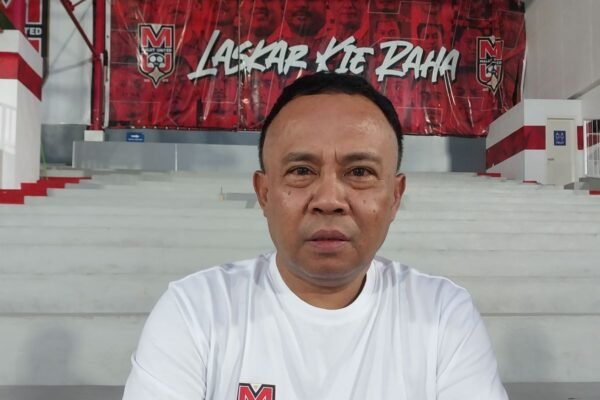 Berikut beberapa alternatif judul untuk "Malut United Komitmen Gunakan Pelatih Lokal":

1. "Malut United Tegaskan Dukungan untuk Pelatih Lokal"
2. "Komitmen Malut United: Prioritaskan Pelatih Lokal"
3. "Malut United: Menggali Potensi dengan Pelatih Lokal"
4. "Manajemen Malut United Berkomitmen pada Pelatih Lokal"
5. "Malut United: Fokus pada Pengembangan Pelatih Lokal"
6. "Dedikasi Malut United dalam Memperkuat Pelatih Lokal"
7. "Malut United: Komitmen untuk Meningkatkan Kemampuan Pelatih Lokal"
8. "Pelatih Lokal Jadi Prioritas Utama Malut United"
9. "Langkah Malut United: Mengangkat Martabat Pelatih Lokal"
10. "Konsistensi Malut United dalam Mendukung Pelatih Lokal"

Semoga alternatif judul ini bermanfaat!