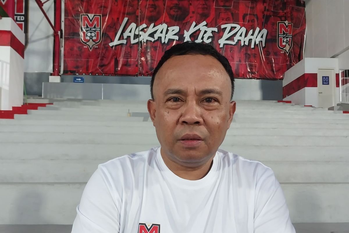 Berikut beberapa alternatif judul untuk "Malut United Komitmen Gunakan Pelatih Lokal":

1. "Malut United Tegaskan Dukungan untuk Pelatih Lokal"
2. "Komitmen Malut United: Prioritaskan Pelatih Lokal"
3. "Malut United: Menggali Potensi dengan Pelatih Lokal"
4. "Manajemen Malut United Berkomitmen pada Pelatih Lokal"
5. "Malut United: Fokus pada Pengembangan Pelatih Lokal"
6. "Dedikasi Malut United dalam Memperkuat Pelatih Lokal"
7. "Malut United: Komitmen untuk Meningkatkan Kemampuan Pelatih Lokal"
8. "Pelatih Lokal Jadi Prioritas Utama Malut United"
9. "Langkah Malut United: Mengangkat Martabat Pelatih Lokal"
10. "Konsistensi Malut United dalam Mendukung Pelatih Lokal"

Semoga alternatif judul ini bermanfaat!