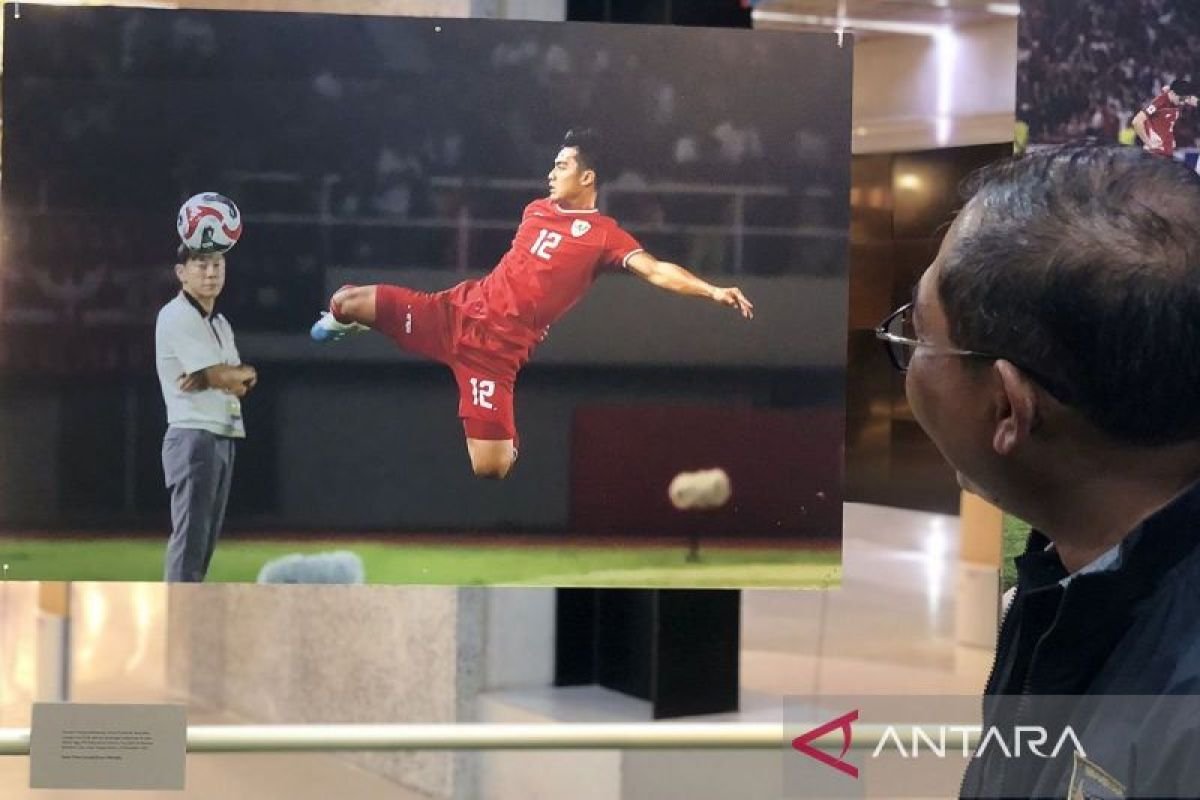 Alternatif judul untuk "Sumardji Akan Bersikap Profesional Jika Bertemu Shin Tae-yong" bisa menjadi:

1. "Sumardji Siap Tampilkan Profesionalisme di Hadapan Shin Tae-yong"
2. "Sumardji Berjanji Untuk Bersikap Profesional Saat Bertemu Shin Tae-yong"
3. "Profesionalisme Sumardji: Sikap Siap Temui Shin Tae-yong"
4. "Komitmen Profesional Sumardji dalam Pertemuan dengan Shin Tae-yong"
5. "Sumardji: Mengutamakan Profesionalisme Saat Menyambut Shin Tae-yong"

Silakan pilih atau modifikasi sesuai kebutuhan!