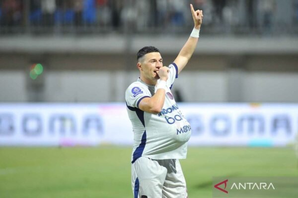 Tampilkan Karakter: Pena Apresiasi Usaha Persita Saat Tahan Imbang Madura United