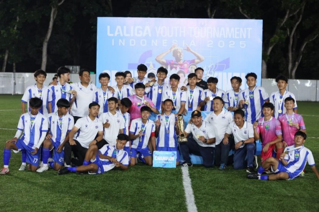 Berikut beberapa alternatif judul untuk "Akademi Persib dan CS Private Soccer Juara Turnamen Muda LALIGA 2025":

1. "Akademi Persib dan CS Private Soccer Raih Gelar Juara di Turnamen Muda LALIGA 2025"
2. "Sukses Besar! Akademi Persib dan CS Private Soccer Menjadi Juara LALIGA 2025"
3. "Keberhasilan Akademi Persib dan CS Private Soccer dalam Menjuarai Turnamen Muda LALIGA 2025"
4. "Akademi Persib Bersama CS Private Soccer Dominasi Turnamen Muda LALIGA 2025"
5. "Juara LALIGA 2025: Akademi Persib dan CS Private Soccer Unjuk Kualitas Tertinggi"
6. "Akademi Persib dan CS Private Soccer: Tim Muda Terbaik di LALIGA 2025"
7. "Gemilang! Akademi Persib dan CS Private Soccer Juara di LALIGA 2025" 

Semoga judul-judul tersebut bermanfaat!