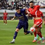 Here are several alternative title suggestions for "Carlos Pena Cari Formula Terbaik untuk Persita Tangerang":

1. "Carlos Pena Mencari Solusi Optimal untuk Persita Tangerang"
2. "Strategi Terbaik Carlos Pena untuk Kesuksesan Persita Tangerang"
3. "Carlos Pena: Kunci Sukses Persita Tangerang"
4. "Menciptakan Formula Jitu: Carlos Pena Bersama Persita Tangerang"
5. "Carlos Pena dan Misi Mencari Formula Sempurna bagi Persita Tangerang"
6. "Carlos Pena: Mencari Pendekatan Unggul untuk Persita Tangerang"
7. "Menemukan Resep Sukses: Carlos Pena Bersama Persita Tangerang"
8. "Carlos Pena Berupaya Menciptakan Formasi Ideal untuk Persita Tangerang"

Feel free to mix and match or modify any of the suggestions to better fit your needs!